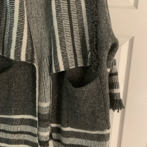 Beautiful Open Front Sweater - EUC - L/XL - Picture 4 of 6